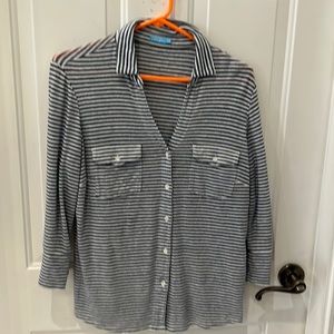 J McLaughlin Brynn Linen and spandex 3/4 sleeve shirt. Size large